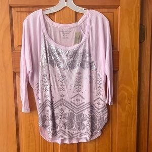 American Eagle Outfitters Light Pink/Sparkly Silver graphics Sz M New with Tag